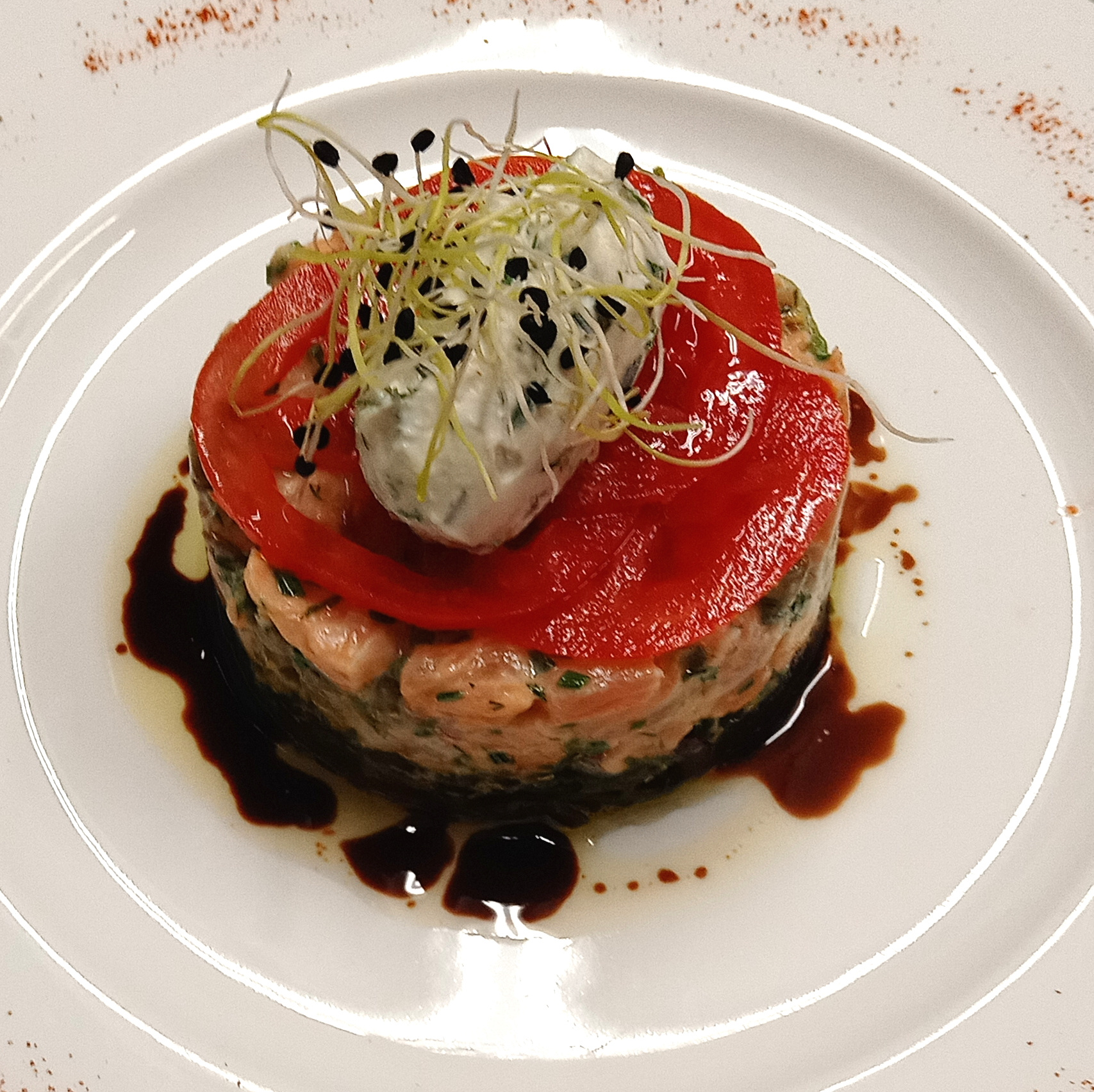 Tartare d'algues et tomates anciennes