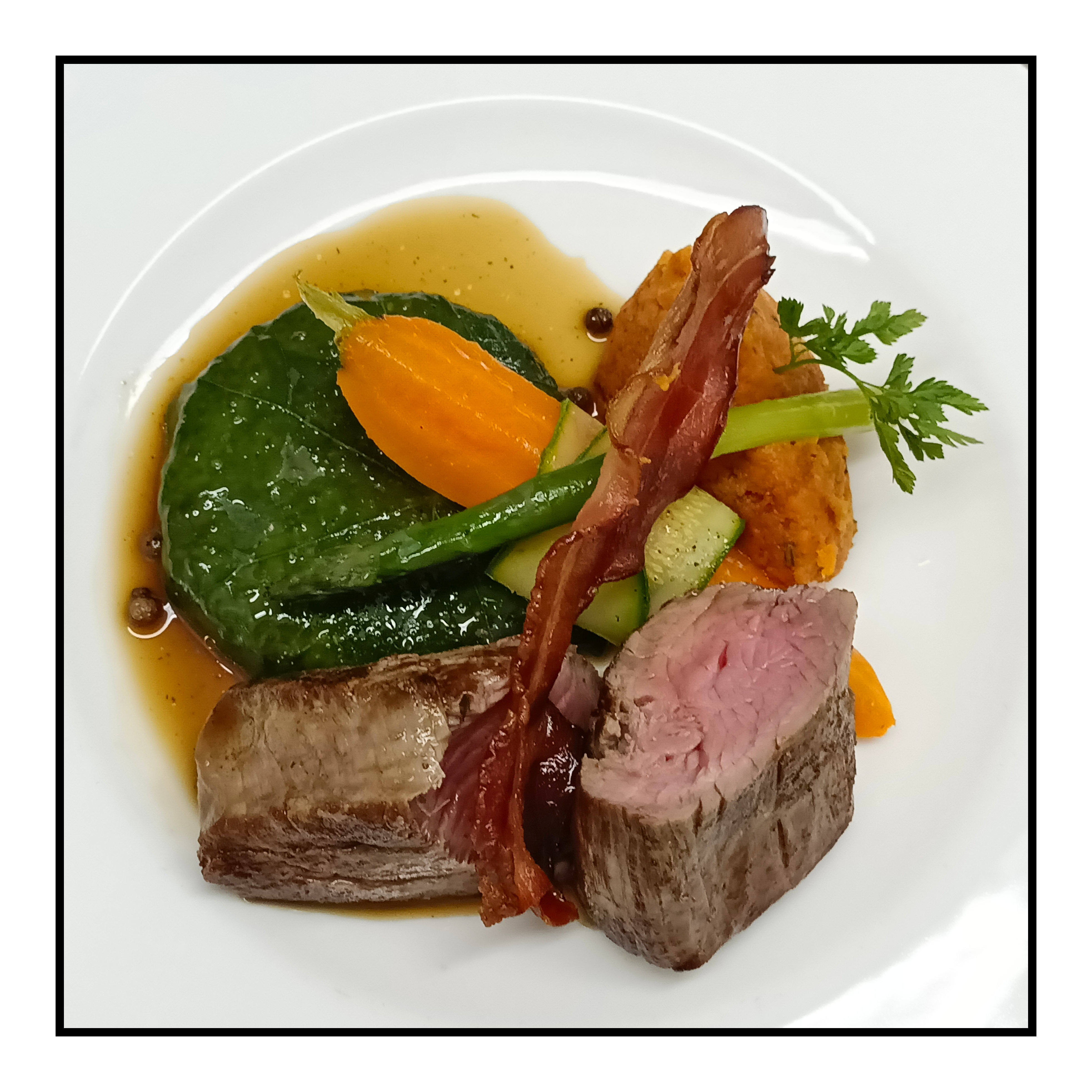 Filet de boeuf Aubrac, palet d'épeautre et capucine, légumes de saison